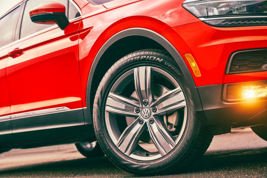 Колеса Volkswagen Tiguan SEL 2017 года  (NA) (фото 13 из 40)